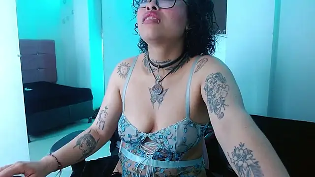 miahernadez303av online show from February 24, 6:38 am