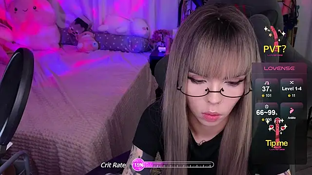 Snapshot of Kerry_Kirk chatting on February 8, 9:46 pm Kerry Kirk online show from February 8, 9:46 pm