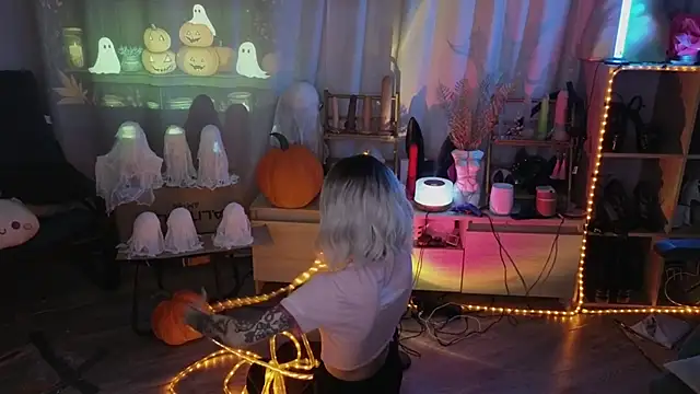 Snapshot of Kerry_Kirk chatting on October 23, 11:47 pm Kerry Kirk online show from October 23, 11:47 pm