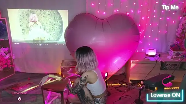 Kerry Kirk online show from February 9, 11:36 pm