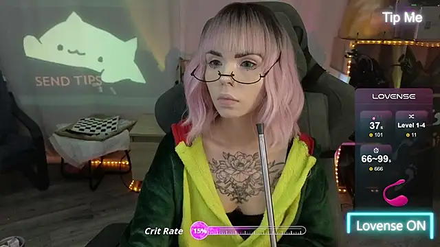 Snapshot of Kerry_Kirk chatting on November 19, 9:04 pm Kerry Kirk online show from November 19, 9:04 pm