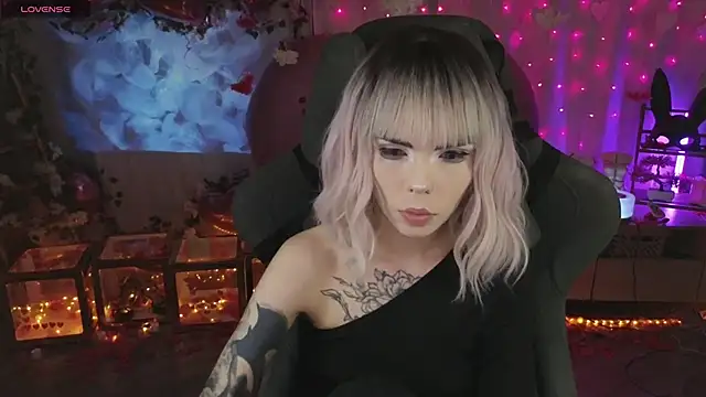 Kerry Kirk online show from February 21, 8:33 pm