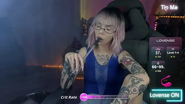 Snapshot of Kerry_Kirk chatting on November 29, 11:27 pm Kerry Kirk online show from November 29, 11:27 pm