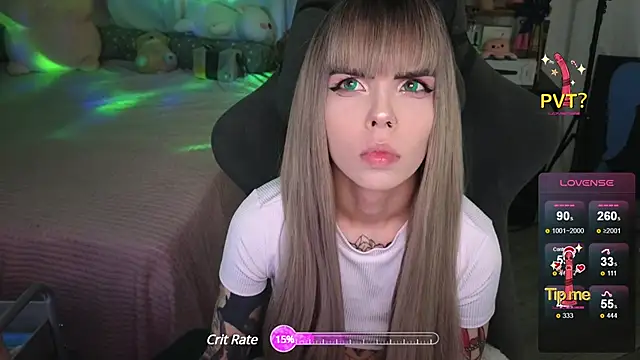 Snapshot of Kerry_Kirk chatting on February 3, 10:43 pm Kerry Kirk online show from February 3, 10:43 pm