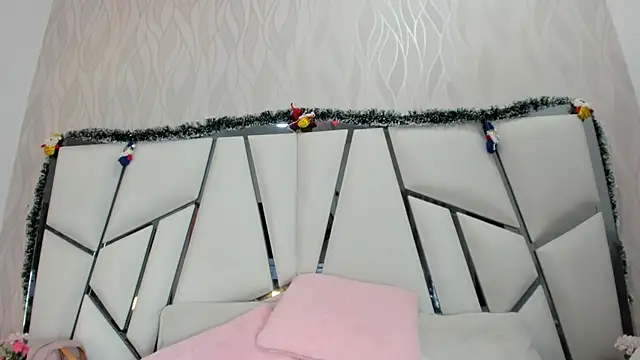  aurora18  online show from December 16, 3:11 am