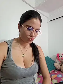 Zoe Clark  online show from June 30, 5:13 pm