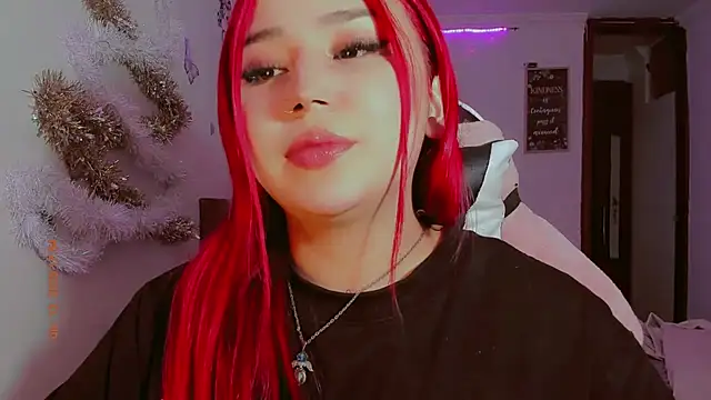 Snapshot of madisonx17 chatting on December 13, 9:21 pm madisonx17 online show from December 13, 9:21 pm