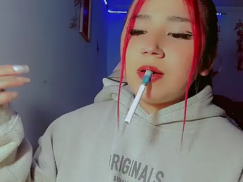 Snapshot of madisonx17 chatting on November 5, 1:42 am madisonx17 online show from November 5, 1:42 am