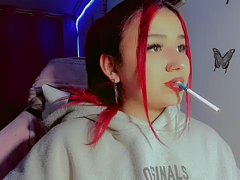 Snapshot of madisonx17 chatting on November 6, 12:14 am madisonx17 online show from November 6, 12:14 am