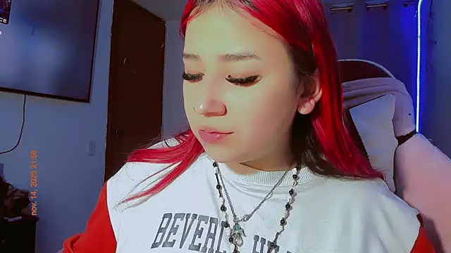 Snapshot of madisonx17 chatting on November 15, 2:59 am madisonx17 online show from November 15, 2:59 am