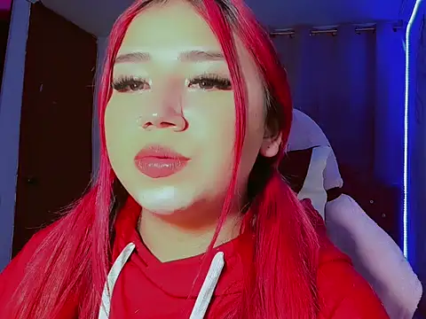 Snapshot of madisonx17 chatting on November 17, 12:14 am madisonx17 online show from November 17, 12:14 am