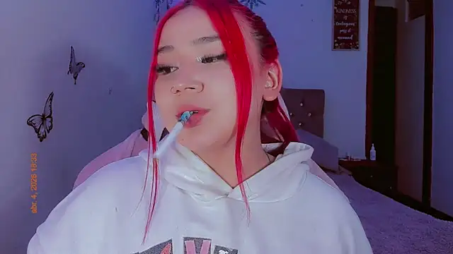 madisonx17 online show from April 4, 11:33 pm