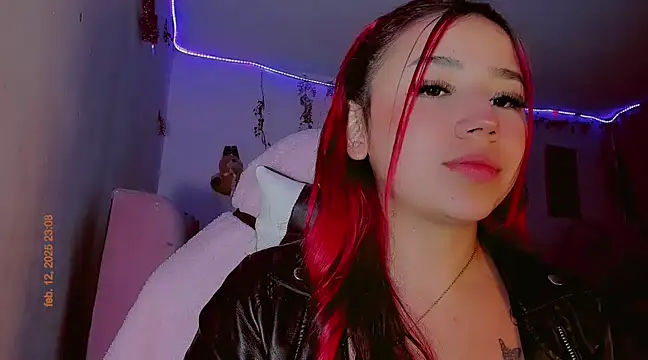 Snapshot of madisonx17 chatting on February 13, 4:32 am madisonx17 online show from February 13, 4:32 am