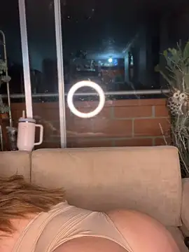 Snapshot of ValerieHilton chatting on February 14, 1:13 am ValerieHilton online show from February 14, 1:13 am