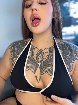 Snapshot of ValerieHilton chatting on October 25, 9:37 pm ValerieHilton online show from October 25, 9:37 pm