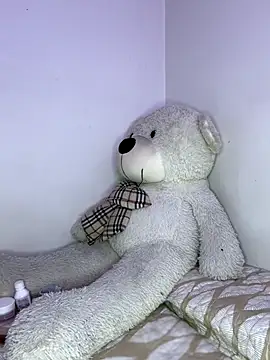 Snapshot of ValerieHilton chatting on November 19, 10:10 pm ValerieHilton online show from November 19, 10:10 pm