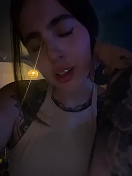 Snapshot of ValerieHilton chatting on February 21, 12:05 am ValerieHilton online show from February 21, 12:05 am