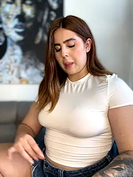 Snapshot of ValerieHilton chatting on October 6, 9:48 pm ValerieHilton online show from October 6, 9:48 pm