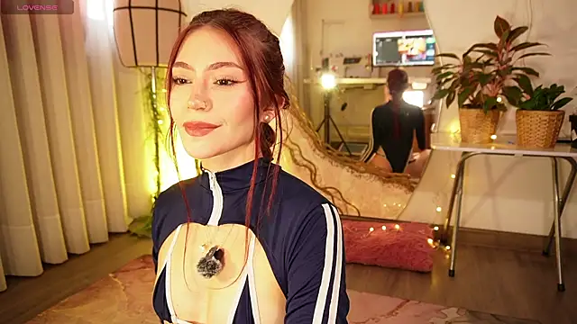 chloebritto online show from April 22, 2:02 pm