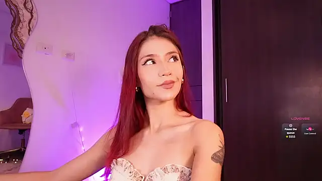 chloebritto online show from November 9, 3:49 pm