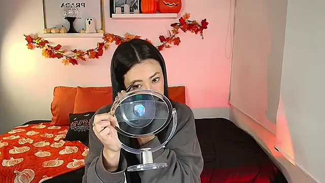 Snapshot of lilyy_evanss chatting on October 4, 11:50 pm lilyy evanss online show from October 4, 11:50 pm