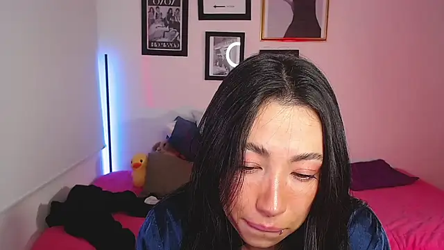 Snapshot of lilyy_evanss chatting on February 27, 1:08 am lilyy evanss online show from February 27, 1:08 am