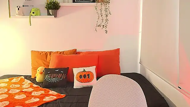 Snapshot of lilyy_evanss chatting on November 10, 9:42 pm lilyy evanss online show from November 10, 9:42 pm