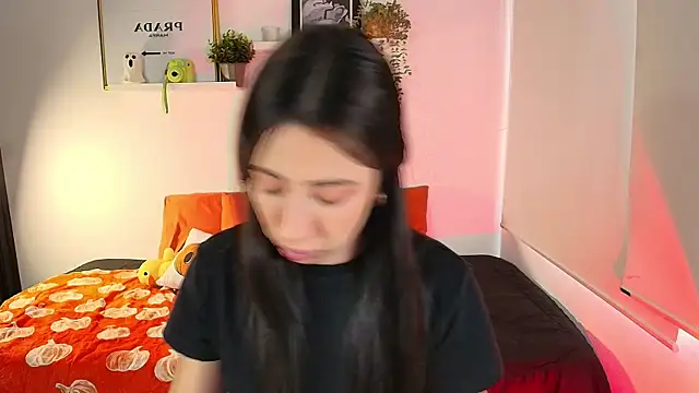 Snapshot of lilyy_evanss chatting on November 7, 9:52 pm lilyy evanss online show from November 7, 9:52 pm