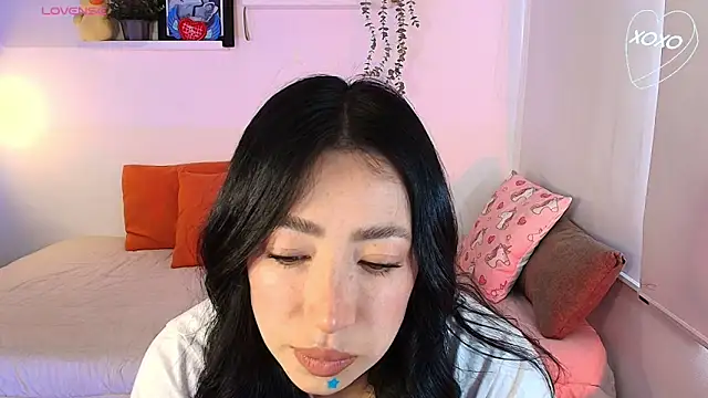 lilyy evanss online show from April 9, 10:27 pm