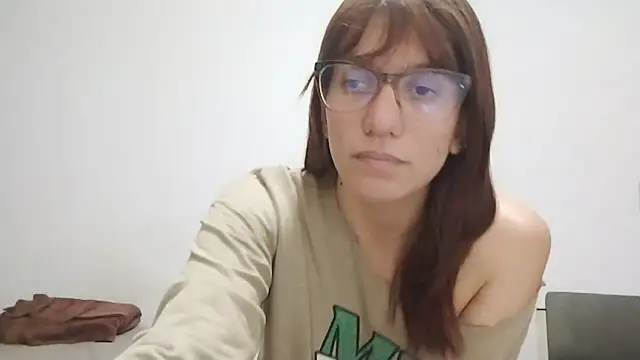 Snapshot of Luna-e-Franco1 chatting on June 27, 12:27 am Luna-e-Franco1 online show from June 27, 12:27 am