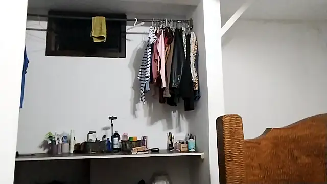 Snapshot of Luna-e-Franco1 chatting on November 10, 2:27 am Luna-e-Franco1 online show from November 10, 2:27 am