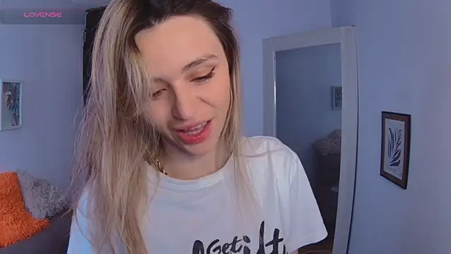 Snapshot of Lucy_Princes chatting on March 20, 5:02 am Lucy Princes online show from March 20, 5:02 am
