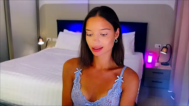 wow Mia online show from February 20, 2:18 am