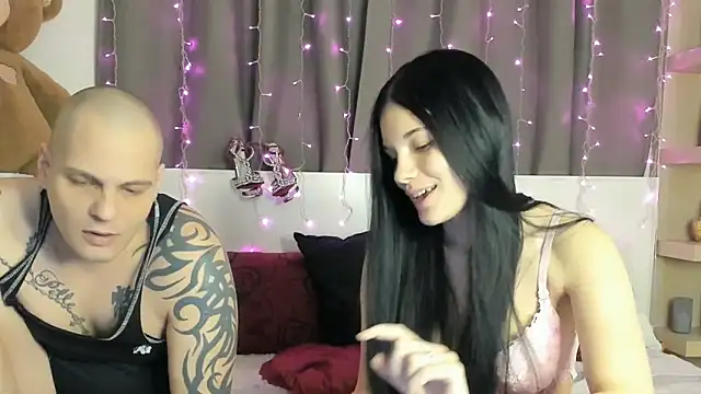 Snapshot of xDeepInLovexx chatting on February 12, 9:01 pm xDeepInLovexx online show from February 12, 9:01 pm