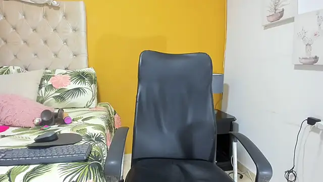 rousse sexyandhot online show from December 23, 1:49 am