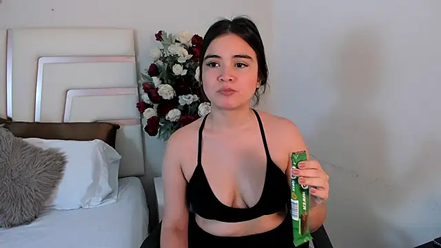 Snapshot of CamilaSofiia chatting on March 18, 7:33 pm CamilaSofiia online show from March 18, 7:33 pm