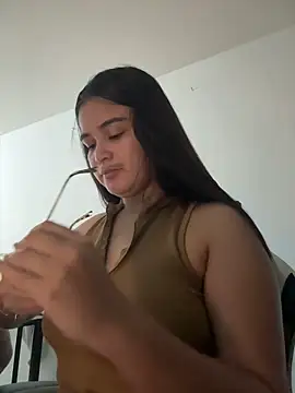 CamilaSofiia online show from December 16, 2:49 am