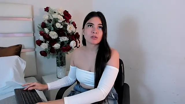 Snapshot of CamilaSofiia chatting on March 5, 12:59 am CamilaSofiia online show from March 5, 12:59 am