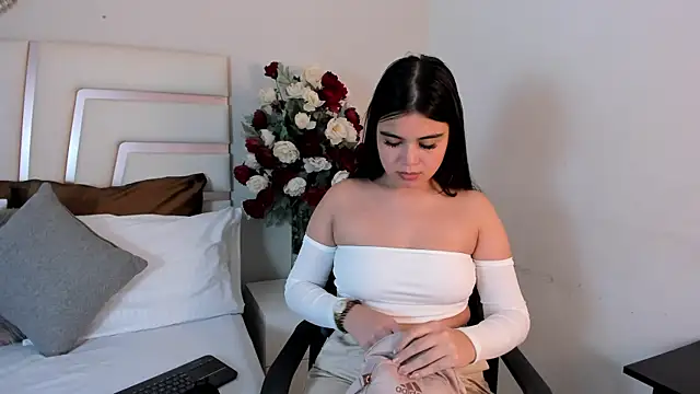 Snapshot of CamilaSofiia chatting on March 6, 7:43 pm CamilaSofiia online show from March 6, 7:43 pm