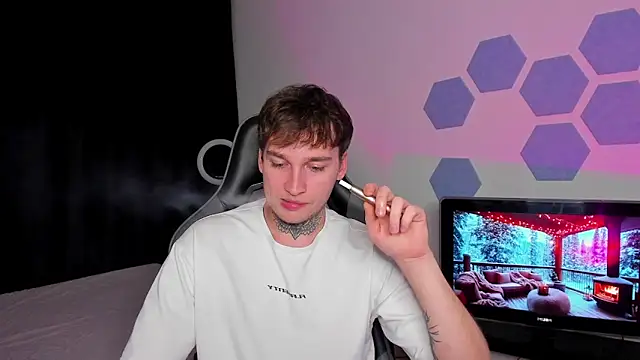 Chris Tyson online show from October 5, 9:38 pm