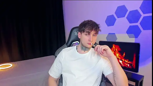 Chris Tyson online show from February 9, 11:25 pm