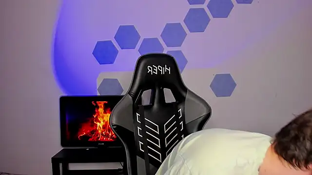 Chris Tyson online show from November 12, 7:34 am