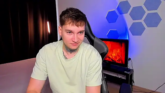 Chris Tyson online show from December 3, 7:19 am