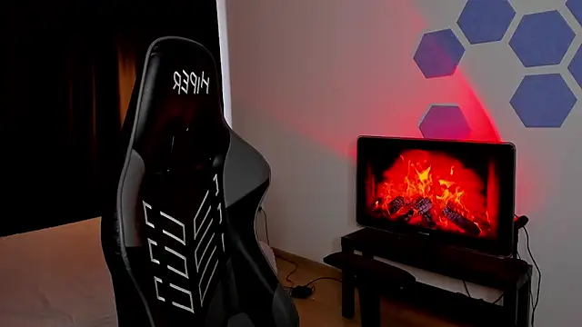 Chris Tyson online show from November 25, 6:58 am