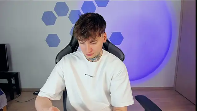 Chris Tyson online show from February 26, 1:00 pm