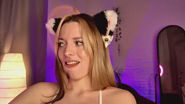 LoraaDoll online show from March 18, 2:17 pm