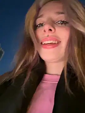 LoraaDoll online show from December 5, 1:53 pm