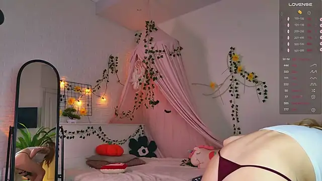 LoraaDoll online show from January 22, 2:03 pm