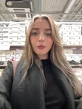 LoraaDoll online show from October 25, 2:50 pm