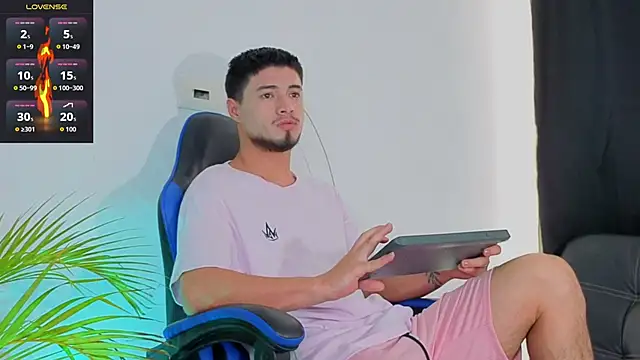 EdwardRoss  online show from December 4, 8:30 pm